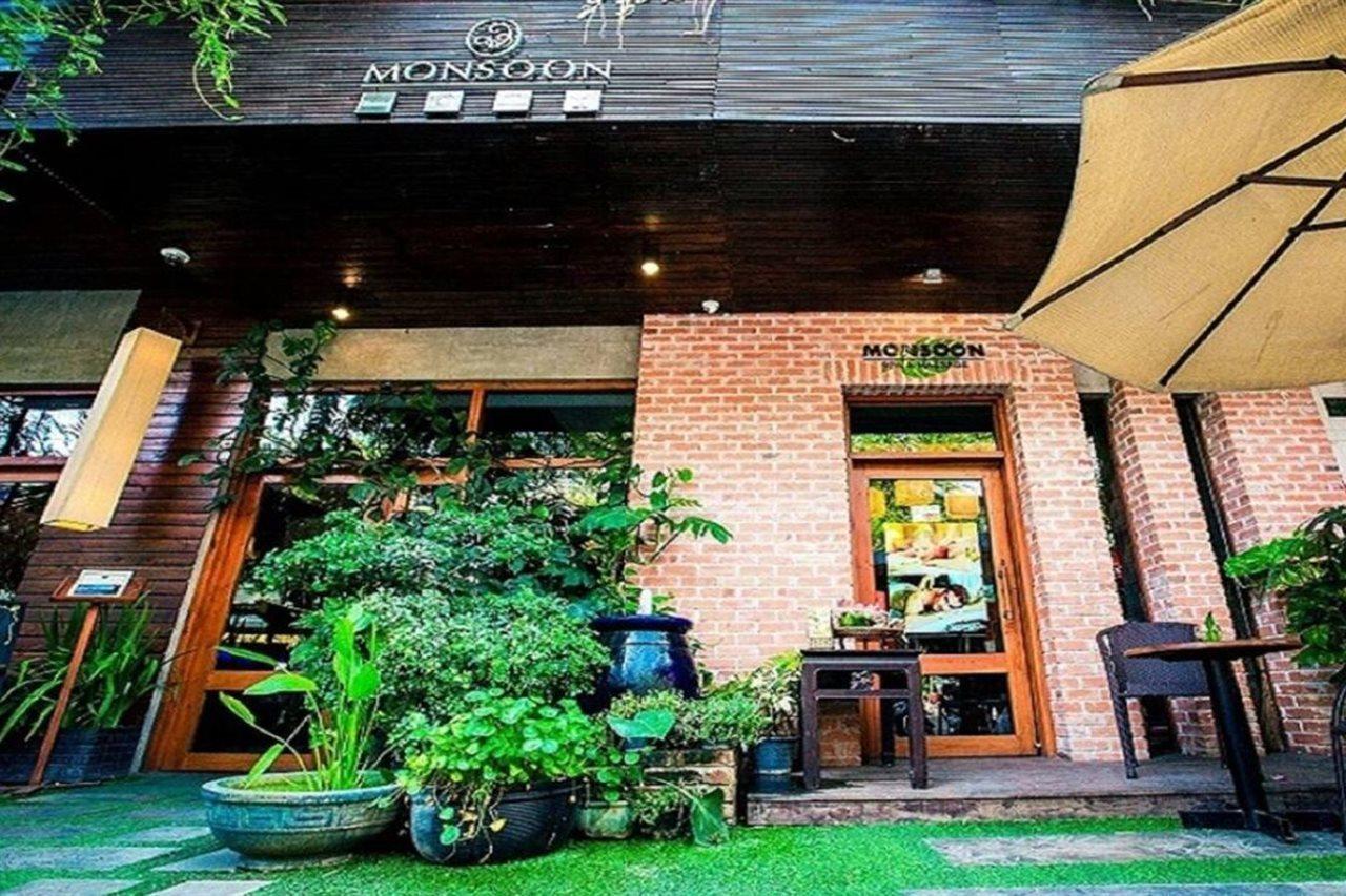 มรสุม บูทิก โฮเต็ล แอนด์ สปา Hotel พนมเปญ ภายนอก รูปภาพ