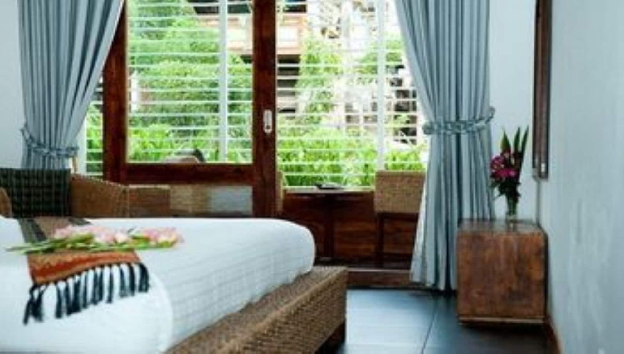 มรสุม บูทิก โฮเต็ล แอนด์ สปา Hotel พนมเปญ ภายนอก รูปภาพ