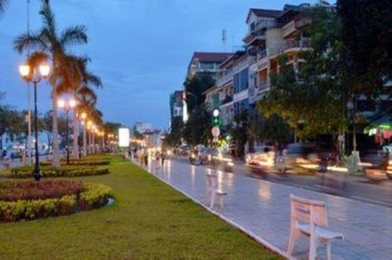 มรสุม บูทิก โฮเต็ล แอนด์ สปา Hotel พนมเปญ ภายนอก รูปภาพ